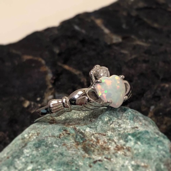 Opal Claddagh Ring - Picture 4 of 5